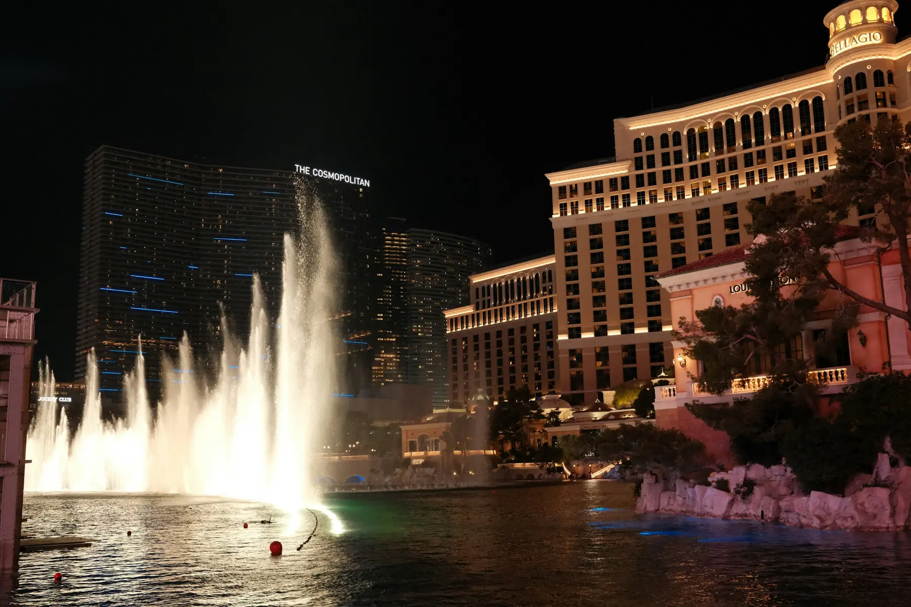 Bellagio fountains illuminated